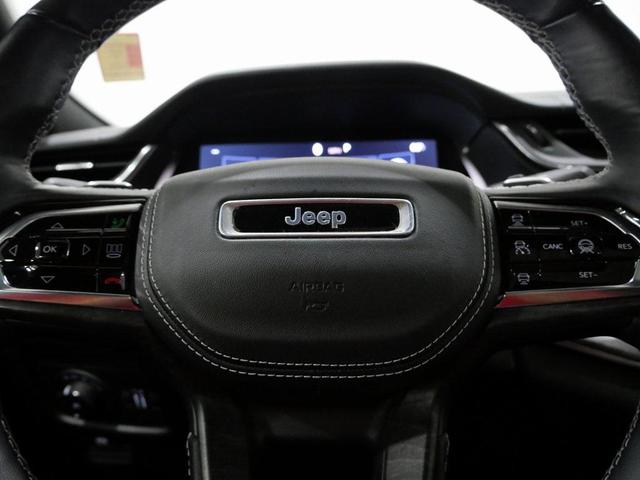 Photo of 2021 Silver Zynith Jeep Grand Cherokee L
