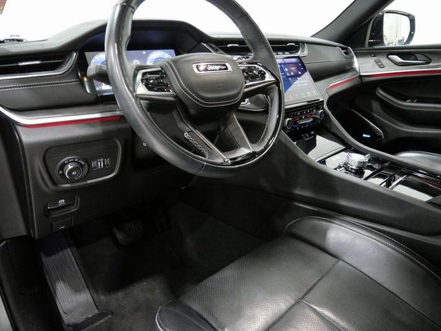 Photo of 2021 Silver Zynith Jeep Grand Cherokee L