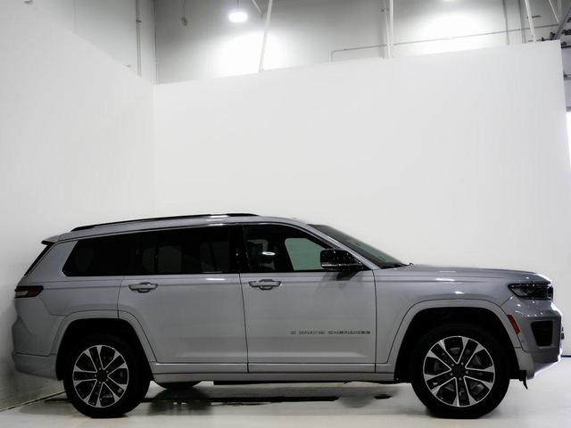 Photo of 2021 Silver Zynith Jeep Grand Cherokee L