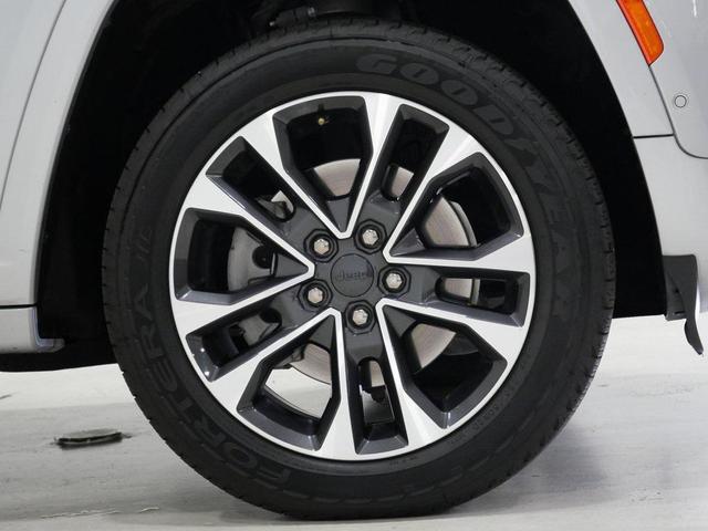 Photo of 2021 Silver Zynith Jeep Grand Cherokee L