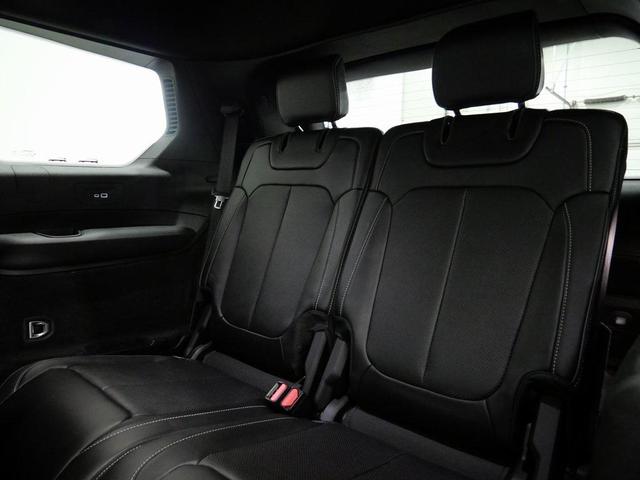 Photo of 2021 Silver Zynith Jeep Grand Cherokee L