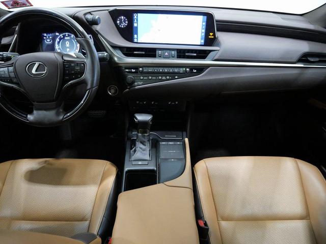 Photo of 2019 Eminent White Pearl Lexus ES 350