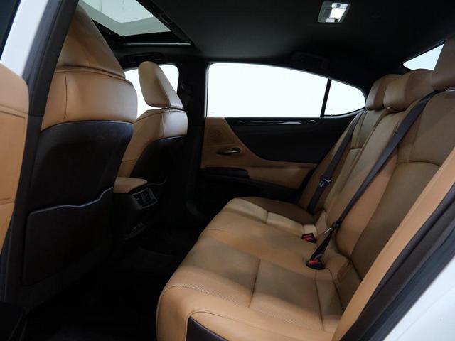 Photo of 2019 Eminent White Pearl Lexus ES 350