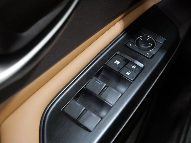 Photo of 2019 Eminent White Pearl Lexus ES 350
