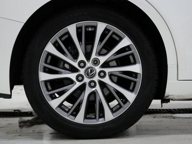 Photo of 2019 Eminent White Pearl Lexus ES 350