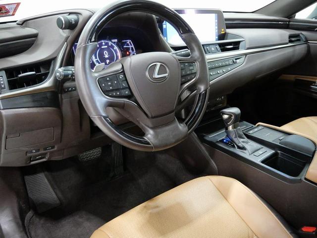 Photo of 2019 Eminent White Pearl Lexus ES 350