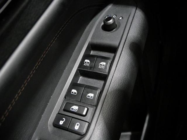 Photo of 2023 Redline Pearlcoat Jeep Compass