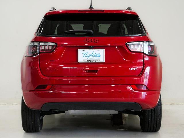 Photo of 2023 Redline Pearlcoat Jeep Compass