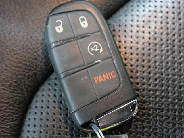 Photo of 2023 Redline Pearlcoat Jeep Compass
