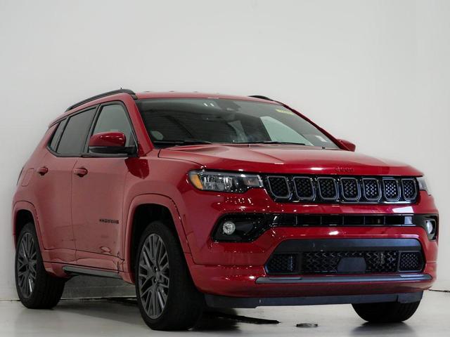 Photo of 2023 Redline Pearlcoat Jeep Compass