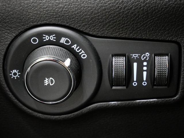 Photo of 2023 Redline Pearlcoat Jeep Compass