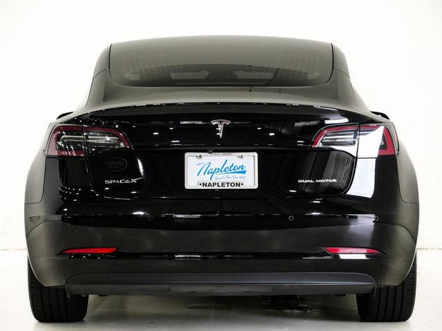 Photo of 2019 Solid Black Tesla Model 3