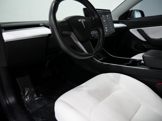Photo of 2019 Solid Black Tesla Model 3