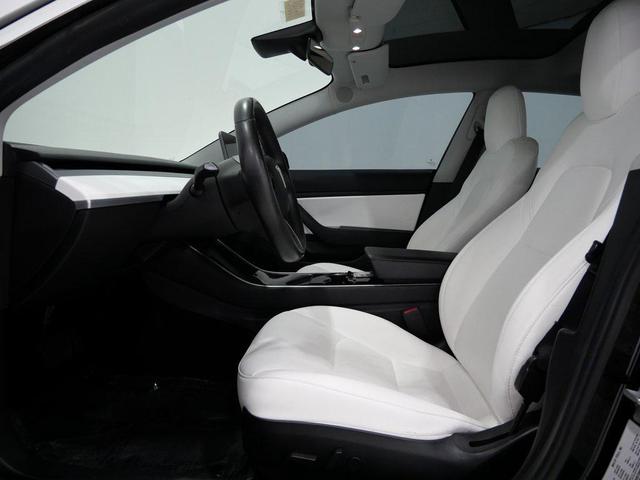 Photo of 2019 Solid Black Tesla Model 3