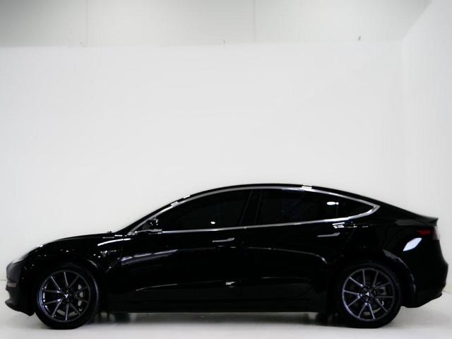 Photo of 2019 Solid Black Tesla Model 3