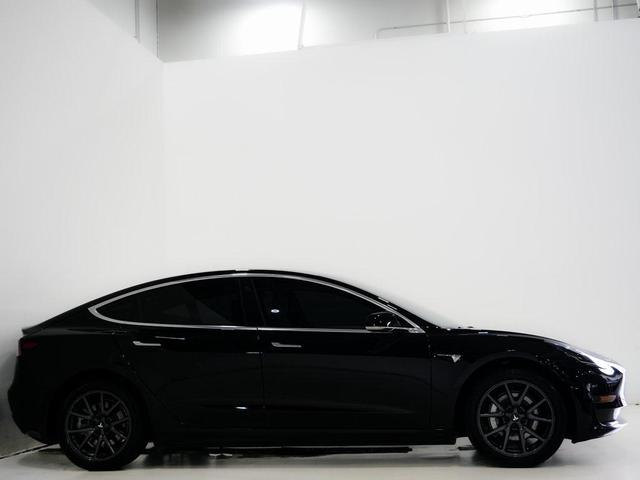 Photo of 2019 Solid Black Tesla Model 3