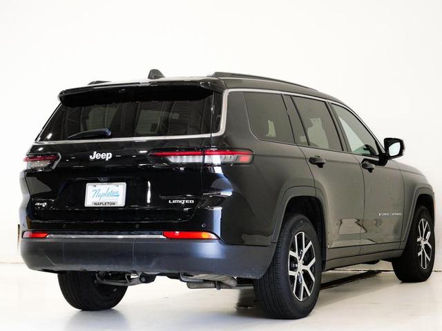Photo of 2024 Diamond Black Crystal Pearlcoat Jeep Grand Cherokee L