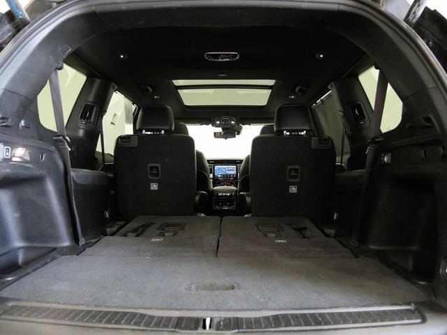 Photo of 2024 Diamond Black Crystal Pearlcoat Jeep Grand Cherokee L