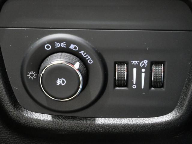Photo of 2024 Diamond Black Crystal Pearlcoat Jeep Grand Cherokee L