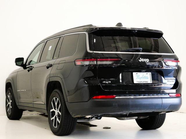 Photo of 2024 Diamond Black Crystal Pearlcoat Jeep Grand Cherokee L