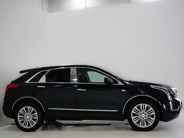 Photo of 2019 Stellar Black Metallic Cadillac XT5