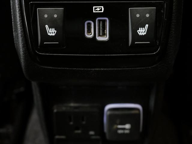 Photo of 2022 Diamond Black Crystal Pearlcoat Jeep Compass