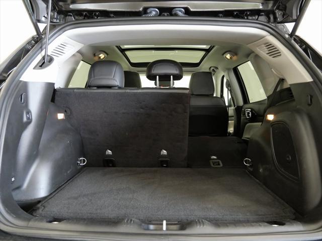 Photo of 2022 Diamond Black Crystal Pearlcoat Jeep Compass