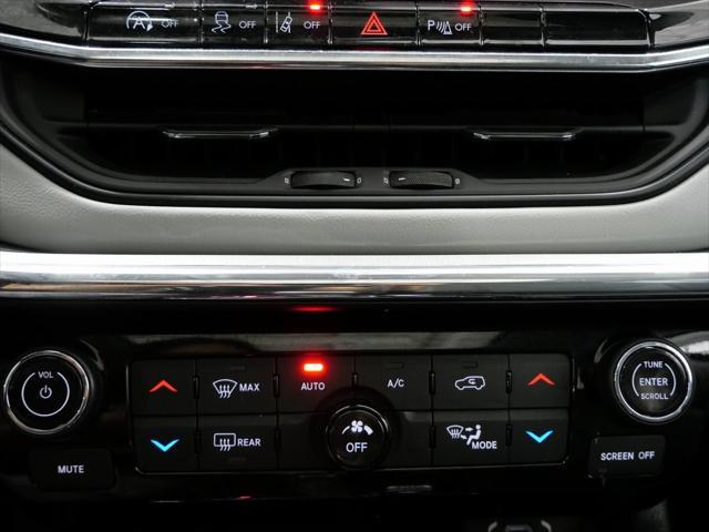 Photo of 2022 Diamond Black Crystal Pearlcoat Jeep Compass