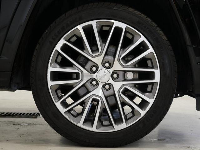 Photo of 2022 Diamond Black Crystal Pearlcoat Jeep Compass