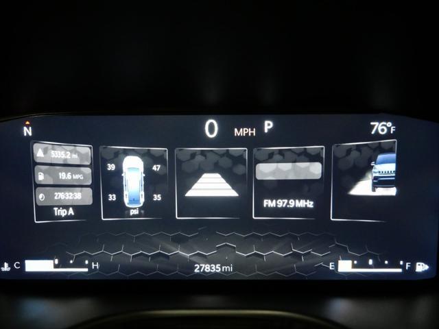 Photo of 2022 Diamond Black Crystal Pearlcoat Jeep Compass
