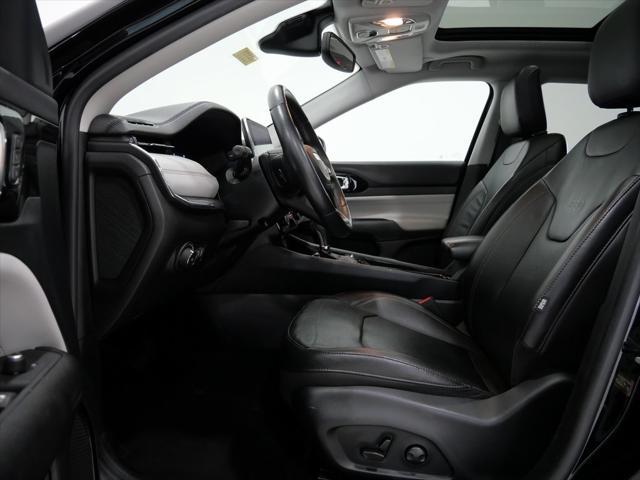 Photo of 2022 Diamond Black Crystal Pearlcoat Jeep Compass