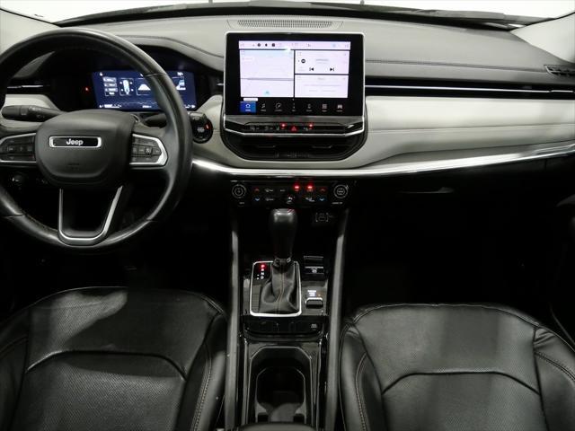 Photo of 2022 Diamond Black Crystal Pearlcoat Jeep Compass