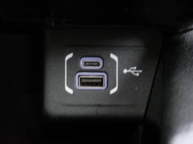 Photo of 2022 Diamond Black Crystal Pearlcoat Jeep Compass