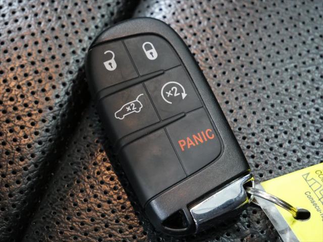Photo of 2022 Diamond Black Crystal Pearlcoat Jeep Compass