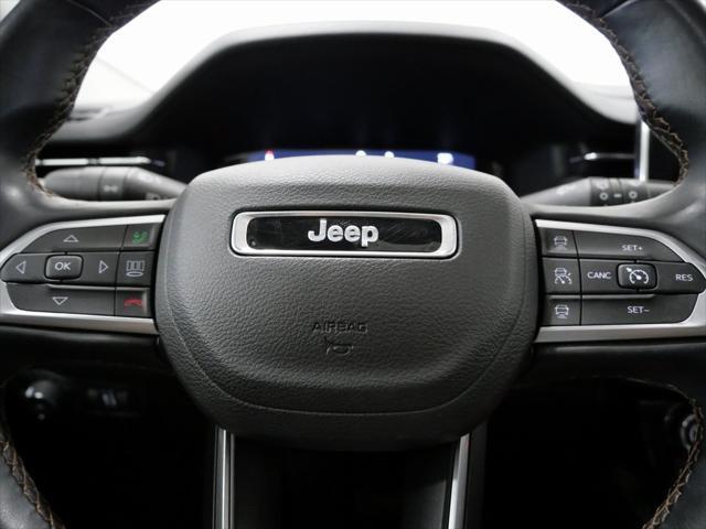 Photo of 2022 Diamond Black Crystal Pearlcoat Jeep Compass