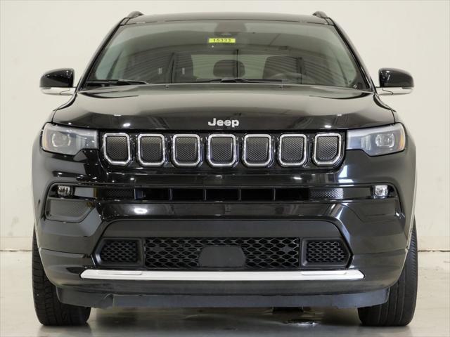 Photo of 2022 Diamond Black Crystal Pearlcoat Jeep Compass