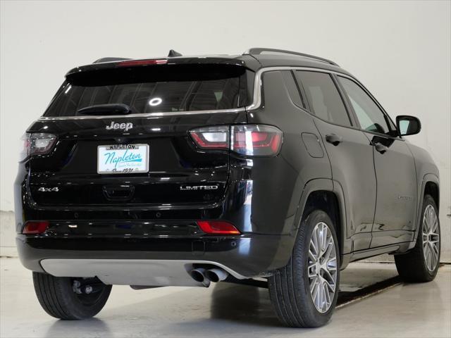 Photo of 2022 Diamond Black Crystal Pearlcoat Jeep Compass