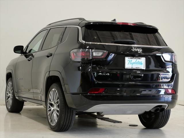 Photo of 2022 Diamond Black Crystal Pearlcoat Jeep Compass