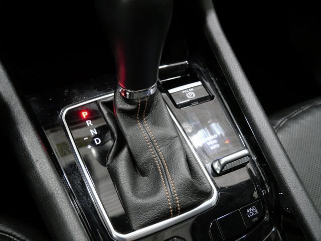 Photo of 2022 Diamond Black Crystal Pearlcoat Jeep Compass