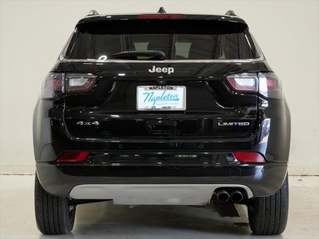 Photo of 2022 Diamond Black Crystal Pearlcoat Jeep Compass
