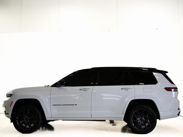 Photo of 2023 Bright White Clearcoat Jeep Grand Cherokee L