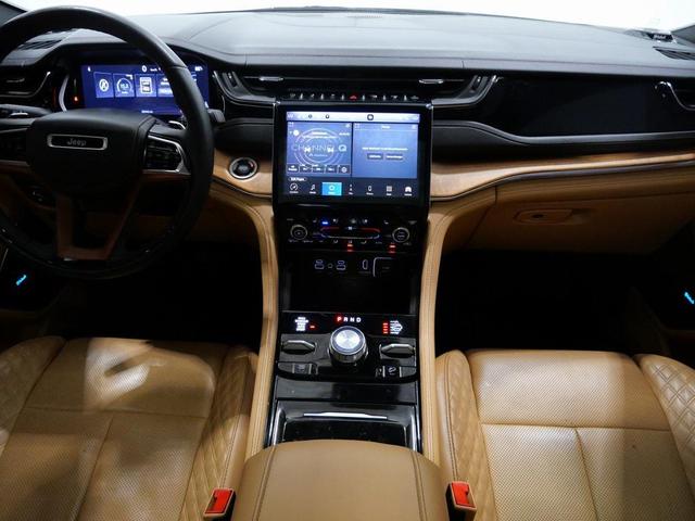 Photo of 2023 Bright White Clearcoat Jeep Grand Cherokee L