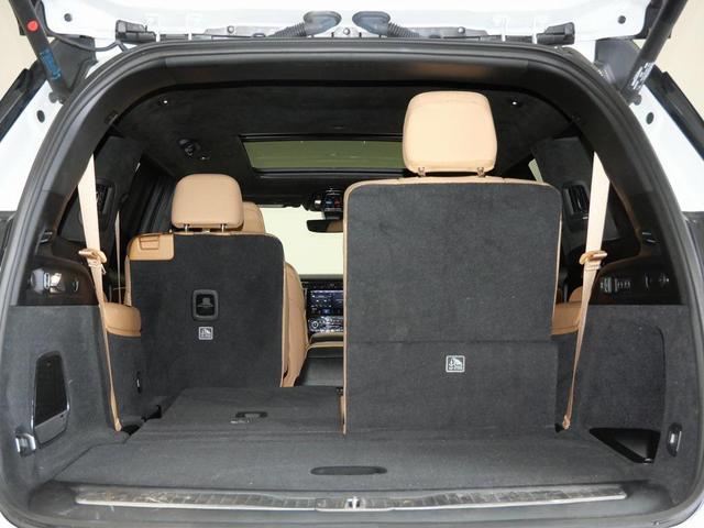 Photo of 2023 Bright White Clearcoat Jeep Grand Cherokee L