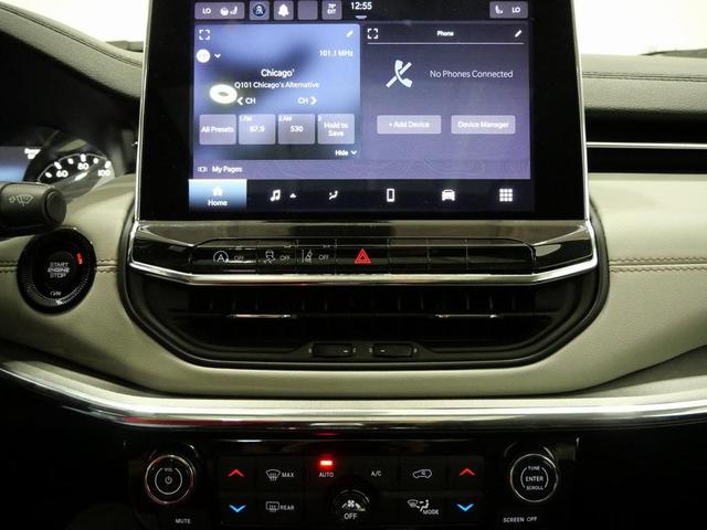 Photo of 2022 Diamond Black Crystal Pearlcoat Jeep Compass