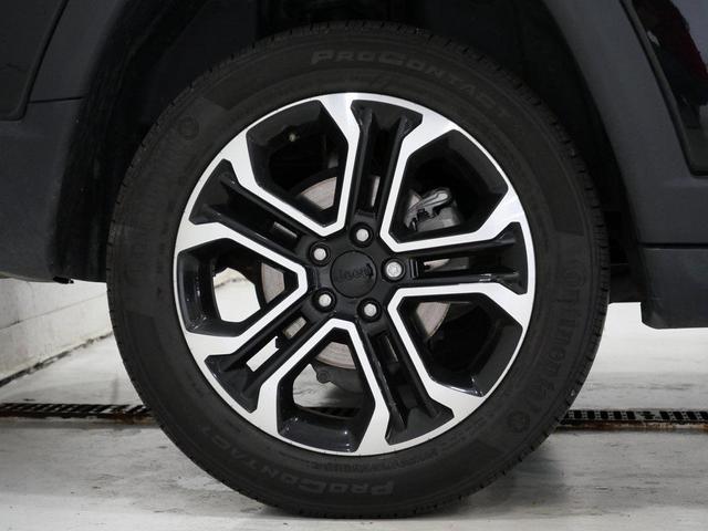 Photo of 2022 Diamond Black Crystal Pearlcoat Jeep Compass