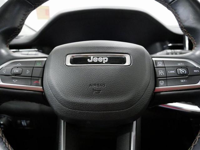 Photo of 2022 Diamond Black Crystal Pearlcoat Jeep Compass