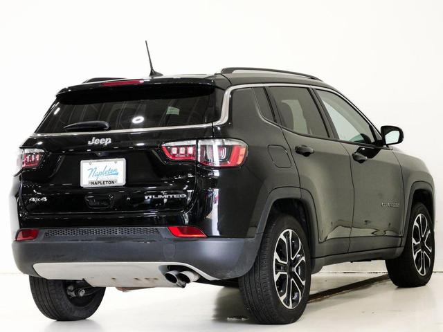 Photo of 2022 Diamond Black Crystal Pearlcoat Jeep Compass