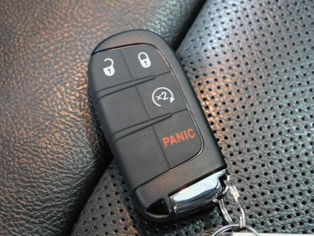 Photo of 2022 Diamond Black Crystal Pearlcoat Jeep Compass