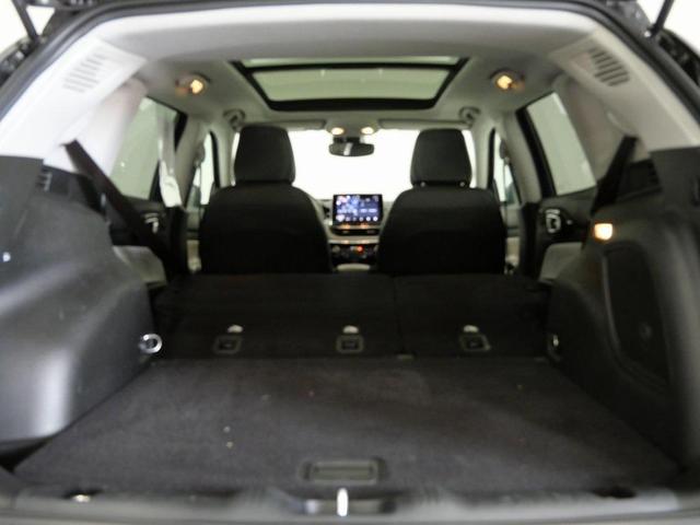 Photo of 2022 Diamond Black Crystal Pearlcoat Jeep Compass