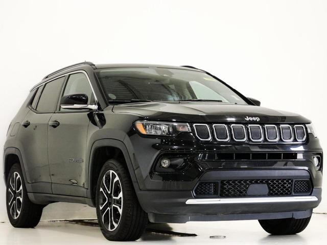 Photo of 2022 Diamond Black Crystal Pearlcoat Jeep Compass